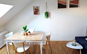 Paisible Duplex Au Centre-Ville